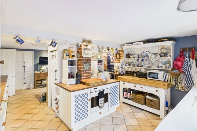 Dereham Road, Norwich NR9 4 bed semi