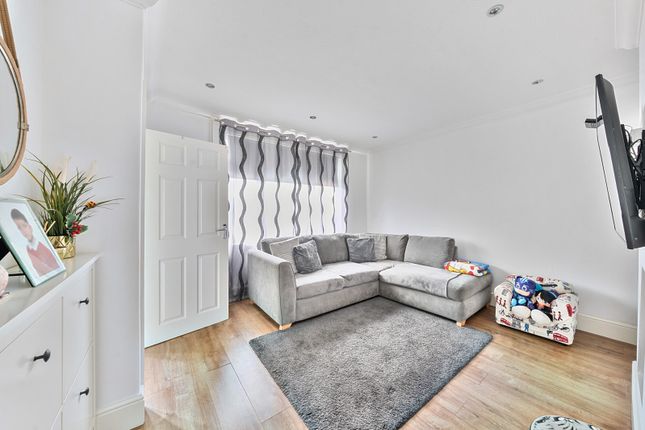 Blairhead Drive, Watford, Hertfordshire 2 bed terraced house for sale