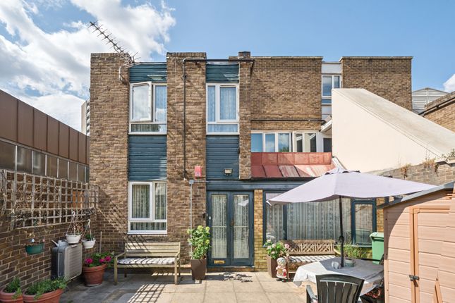 Andrews Walk, London 2 bed maisonette for sale