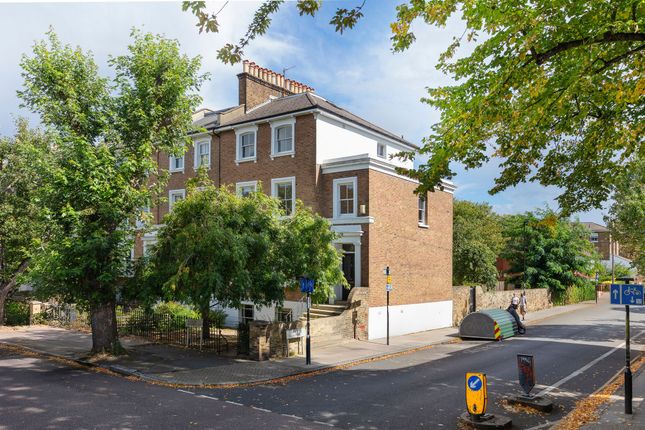 6 bedroom end of terrace house for sale