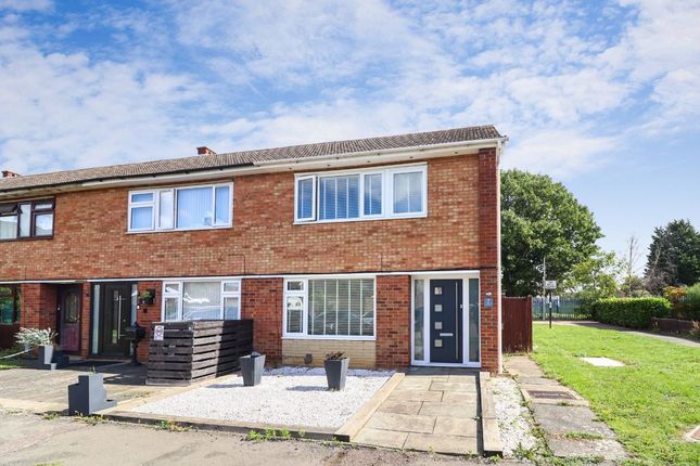 Hooper Close, Kempston 3 bed end of terrace house for sale