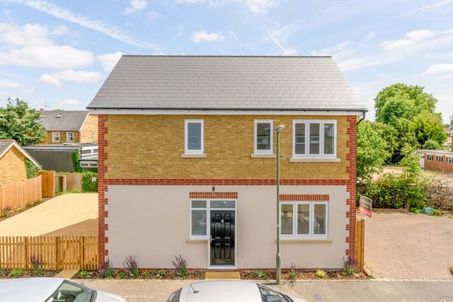 Primrose Road, Hersham 3 bed detached house for sale