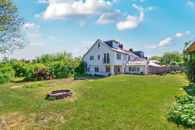 5 bedroom semi-detached house for sale