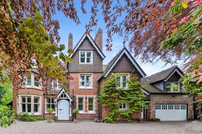10 bed detached house