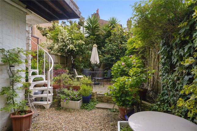 Priory Park Road, Kilburn, NW6 1 bed flat for sale