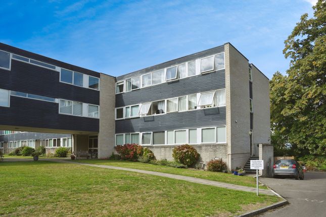 3 bedroom flat for sale
