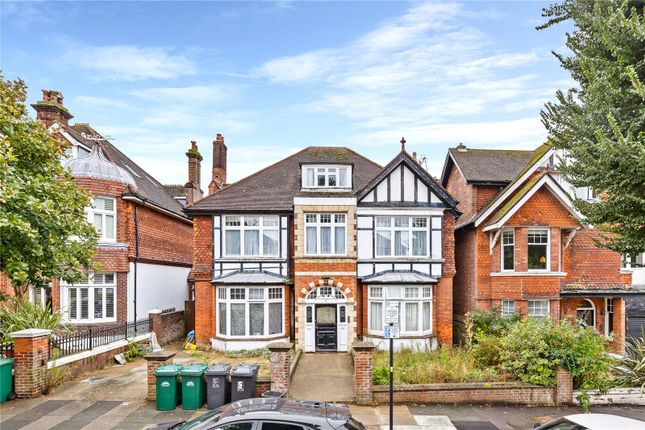 Wilbury Gardens, Hove, East Sussex, BN3 2 bed apartment for sale