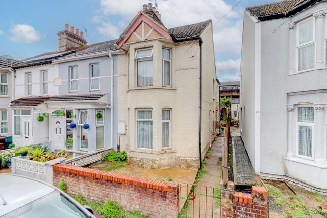 Jubilee Road, Buckinghamshire HP11 3 bed semi