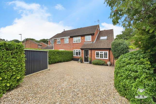 Cowslip Bank, Lychpit, Basingstoke... 4 bed semi