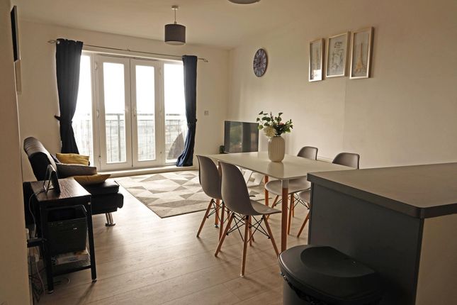 Aspects Court, Slough SL1 2 bed flat for sale