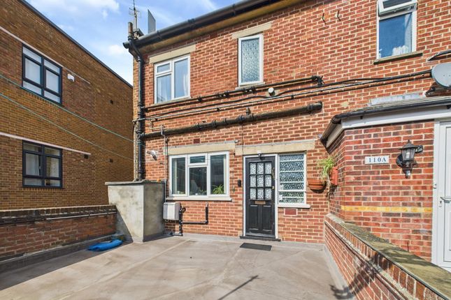 Pembroke Road, Ruislip, HA4 2 bed flat for sale