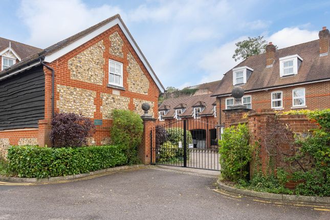 Chartwood Place, Dorking 2 bed maisonette for sale