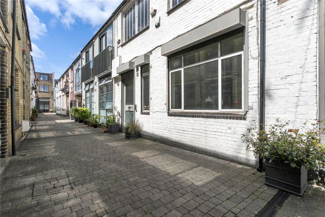 Blackstock Mews, London, N4 3 bed terraced house for sale