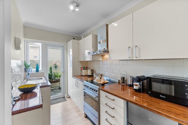 Gaston Bridge Road, Shepperton, TW17 2 bed bungalow for sale
