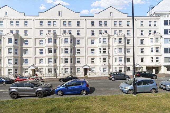 3 bedroom flat for sale