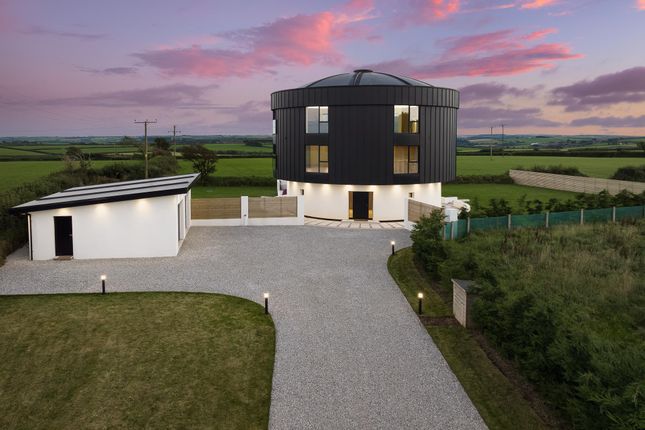 Higher Clovelly, Bideford, Devon, EX39 5 bed detached house for sale