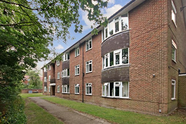 London Road, East Grinstead, RH19 2 bed flat for sale