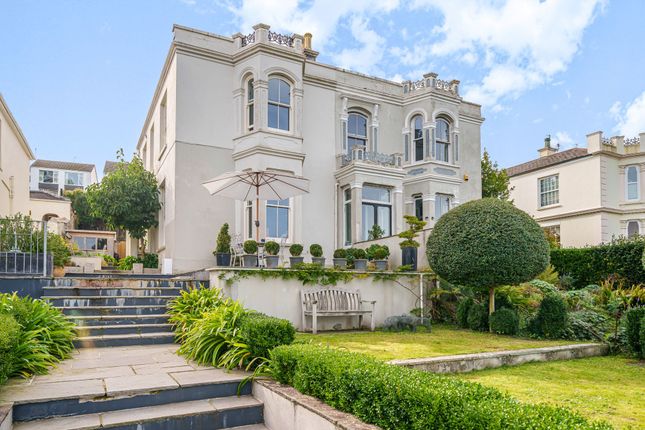 6 bedroom semi-detached house for sale