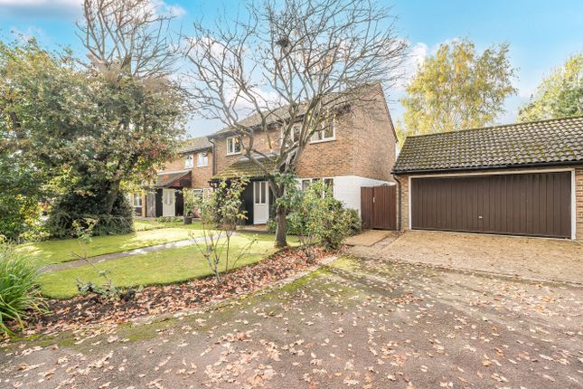 Hamble Close, Surrey GU21 4 bed detached house for sale