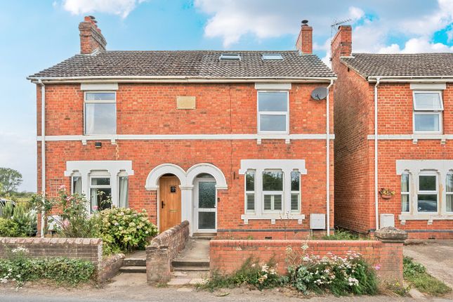 Cricklade Road, Purton, Swindon 3 bed semi