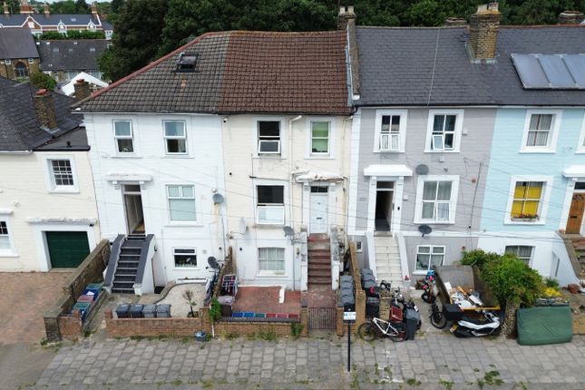 Villiers Road, Isleworth, TW7 3 bed flat for sale