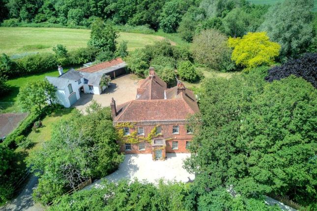 Ongar Road, Kelvedon Hatch, CM15 7 bed detached house for sale
