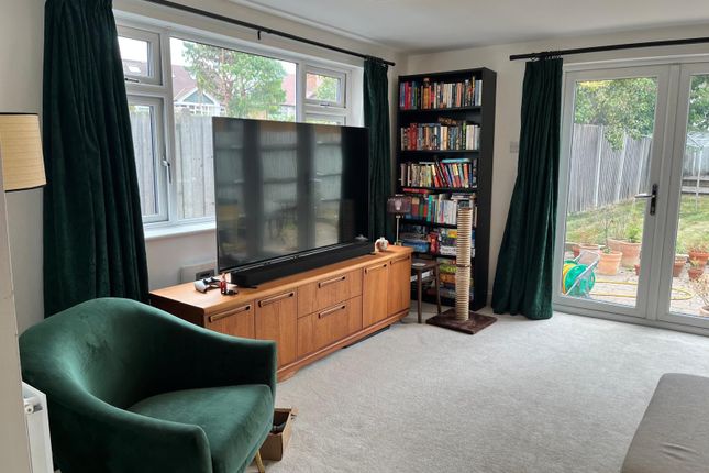 Vale Road, Worcester Park KT4 3 bed semi