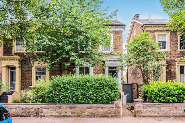 Loughborough Road, Brixton, London, SW9 2 bed flat for sale