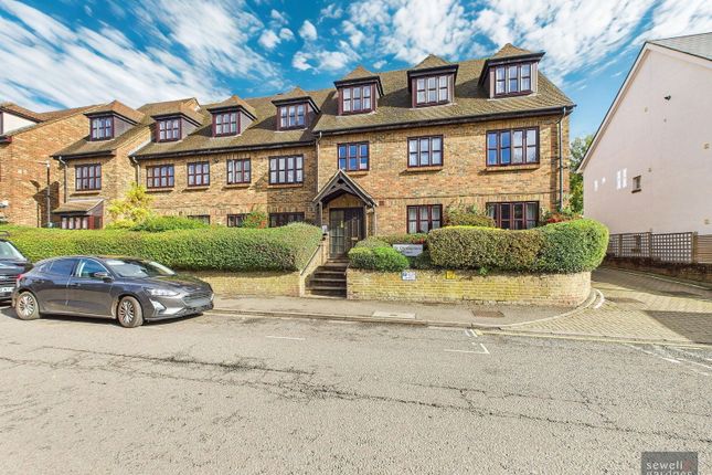 Chorleywood, Hertfordshire, WD3 5JZ 2 bed apartment for sale