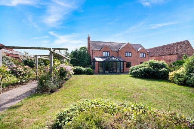 Hall Close, Newark NG22 5 bed detached house for sale