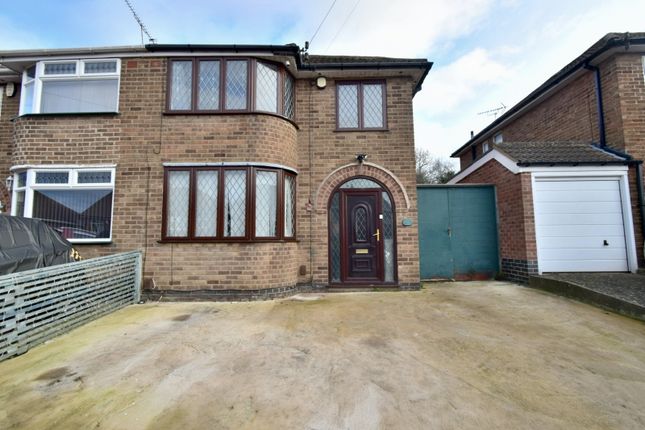 Lynmouth Road, Off Cardinals Walk... 4 bed semi