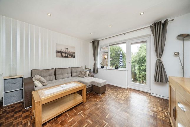 Coniston Close, London W4 2 bed flat for sale