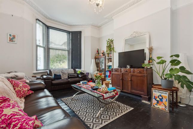 3 bedroom flat for sale