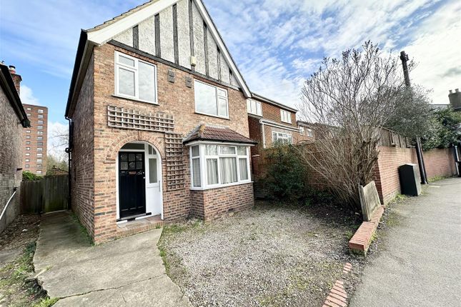 Cowley Road, Uxbridge 3 bed detached house for sale