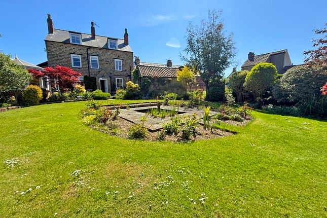 North Street, Scarborough YO13 4 bed detached house for sale
