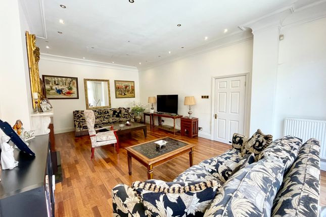 Finchley Road, London NW3 3 bed flat for sale