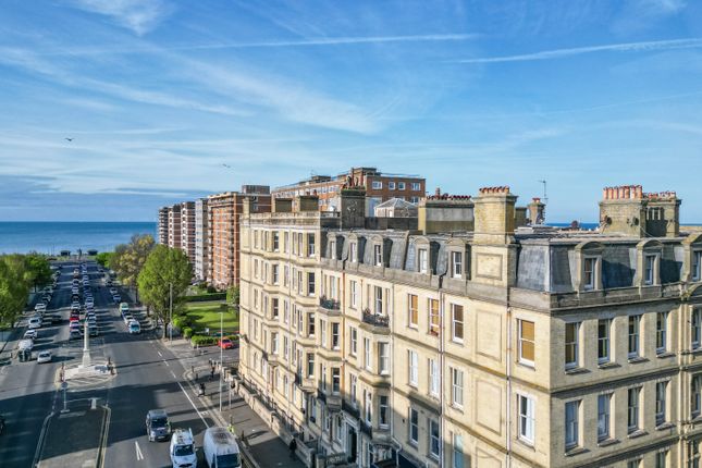Grand Avenue, Hove, East Sussex, BN3 2 bed flat for sale
