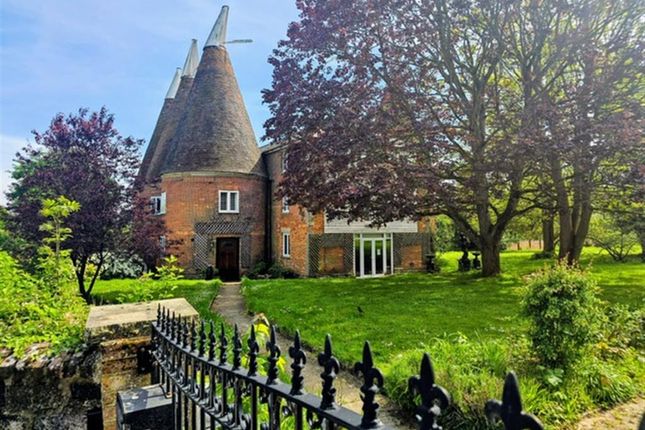 5 bedroom semi-detached house for sale