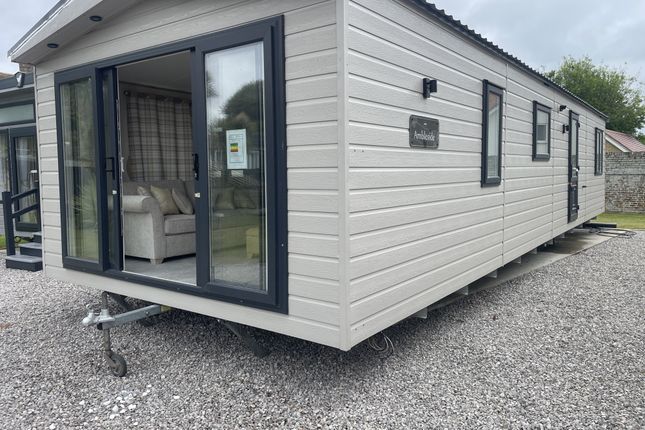 Foxhunter Residential Caravan Park... 2 bed mobile home for sale
