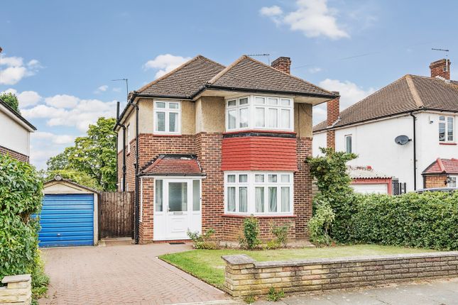 Hamilton Road, Cockfosters, Barnet, EN4 3 bed detached house for sale
