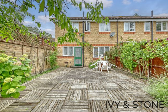 London, Greater London, E14 4 bed semi