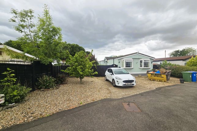 Cranbourne Hall, Winkfield SL4 3 bed mobile home for sale