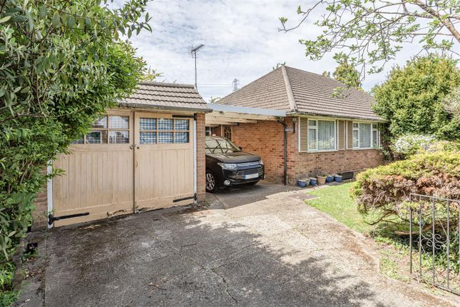 Walnut Tree Lane, West Byfleet KT14 2 bed semi