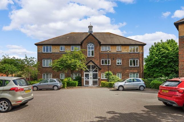 Cotswold Way, Worcester Park 2 bed flat for sale