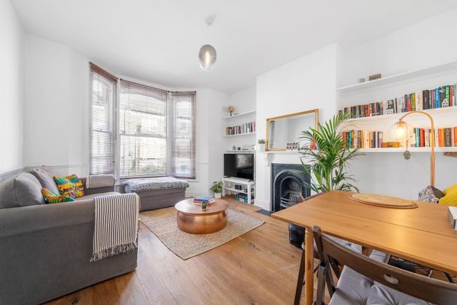 Saltoun Road, SW2 2 bed flat for sale