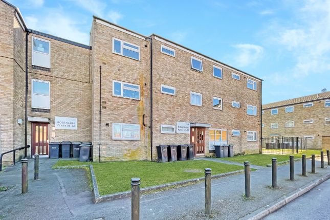 Ross Close, Luton, Bedfordshire, LU1 5RB 2 bed flat for sale