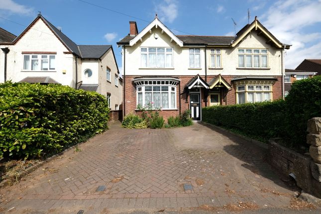 Moss Grove, Kingswinford DY6 3 bed semi