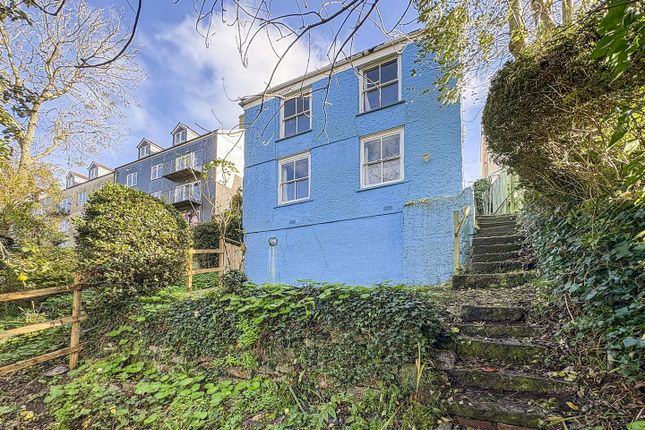 2 bed detached house