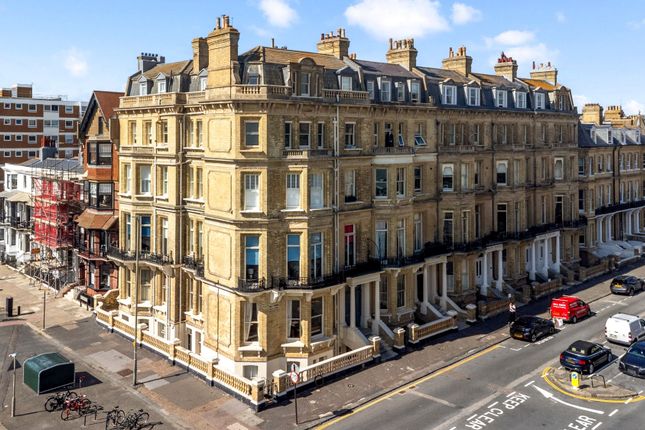 Kings Gardens, Hove BN3 2 bed apartment for sale