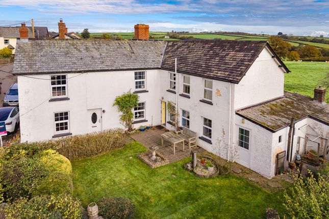 5 bed detached house